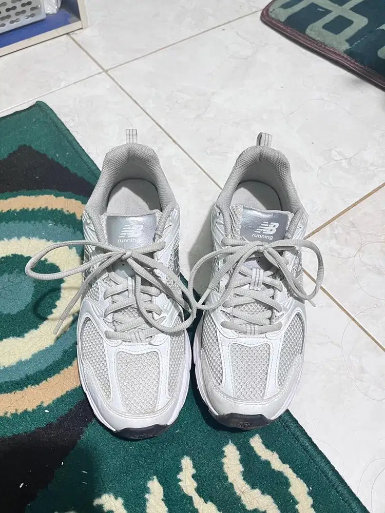 Sepatu NB 530 Silver