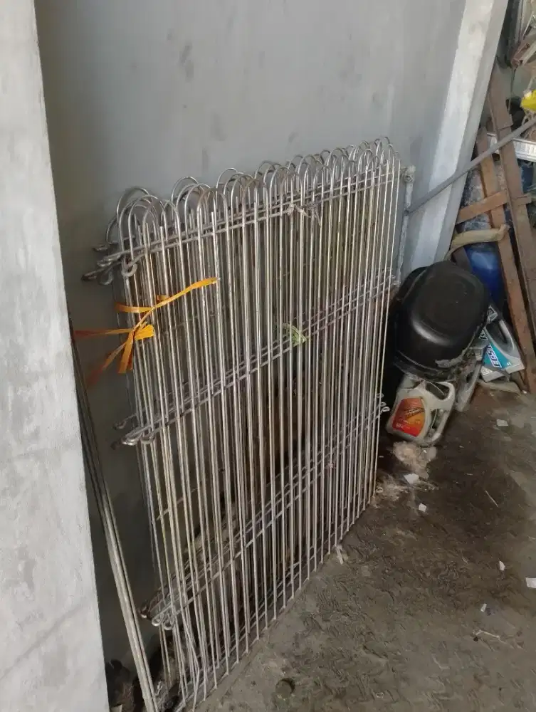 Pagar kandang anjing besar