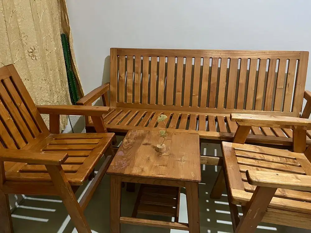 Kursi Kayu meranti kuah dan kokoh