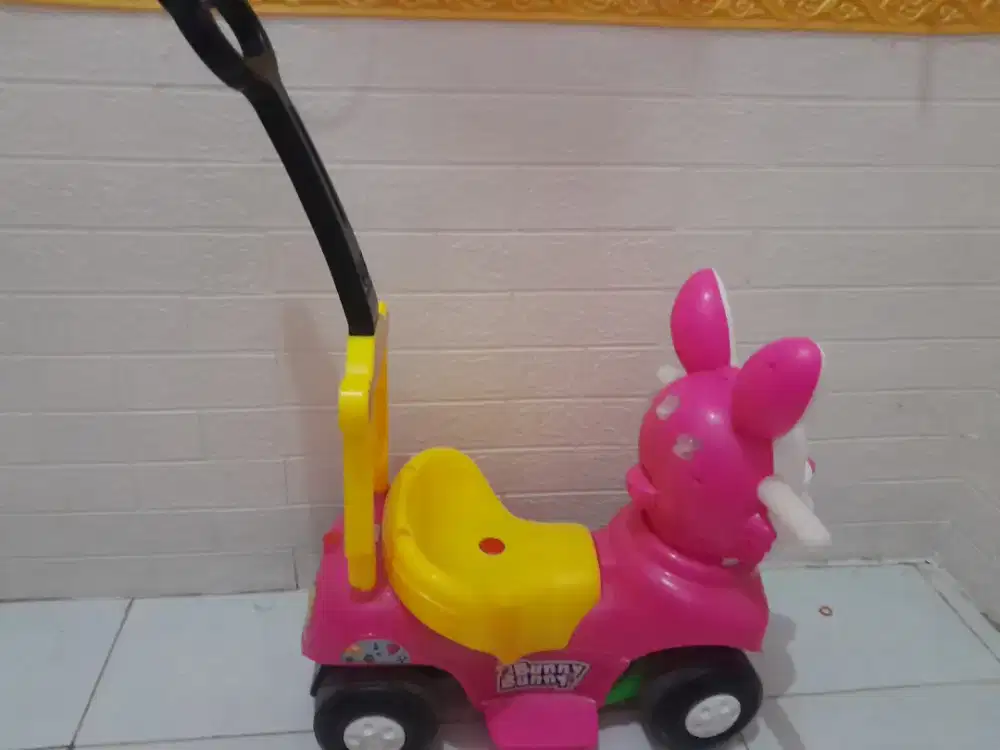 Kelinci dorong pink