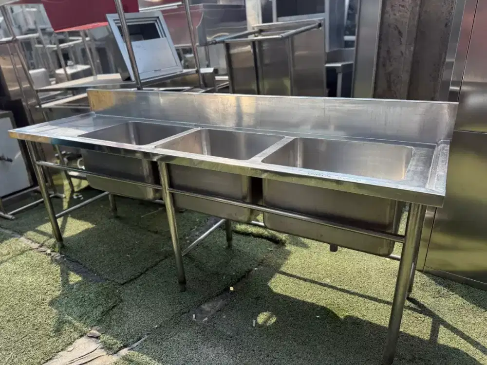 SINK 3 LUBANG SAYAP KIRI

Ukuran 220x60x80
Ukuran lubang 40x50x30