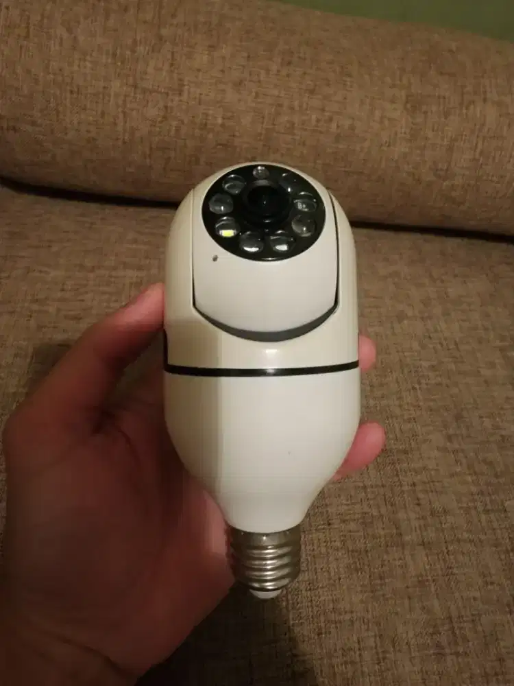 CCTV bohlam praktis tanpa kabel