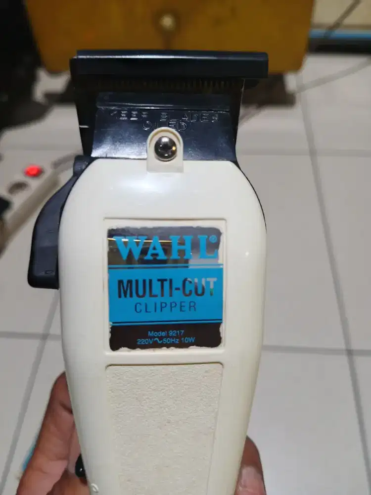 Alat pangkas rambut ( WAHL Multi cut Clipper /model 9217 - 22v 50Hz )