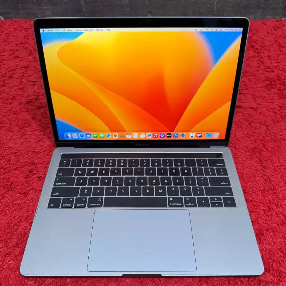 Macbook pro 2017 touchbar 13 inch ram 8gb ssd 256gb core i5 bisa cod