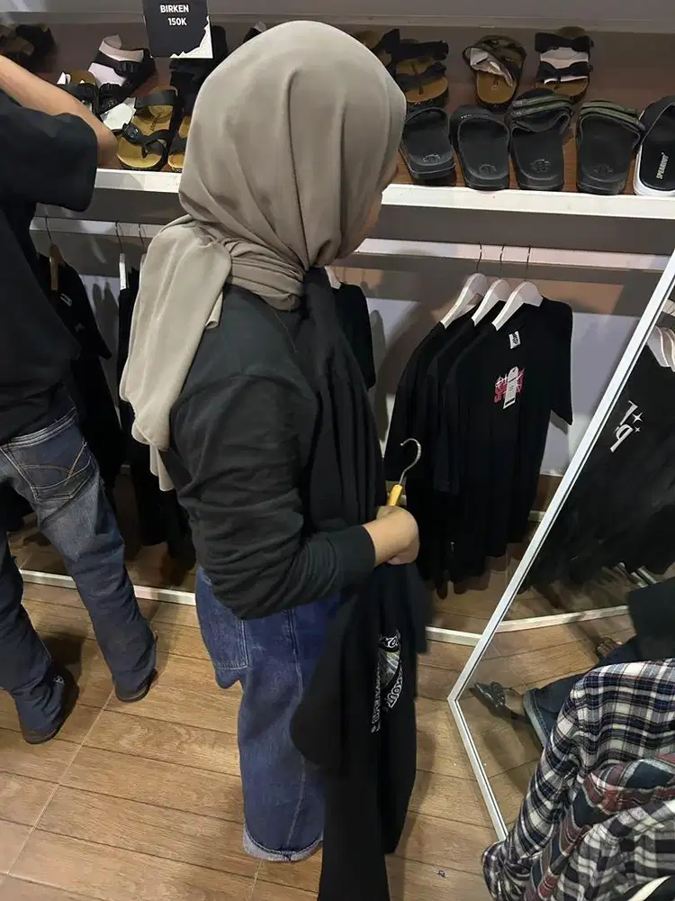 Sedang mencari pekerjaan sebagai Admin, Finance atau Accounting
