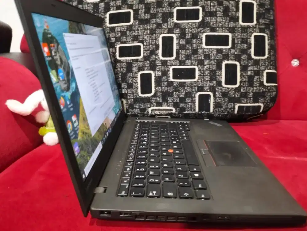 Lenovo Thinkpad T460/ core i5 RAM 8GB SSD 256 siap kerja