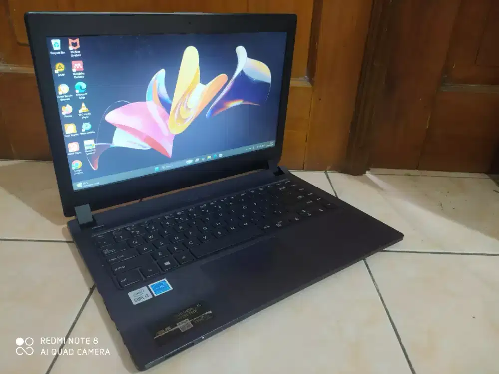 Asus pro p1440f/Core i3-gen10/RAM 4/SSD 256/VGA Intel UHD Graphics