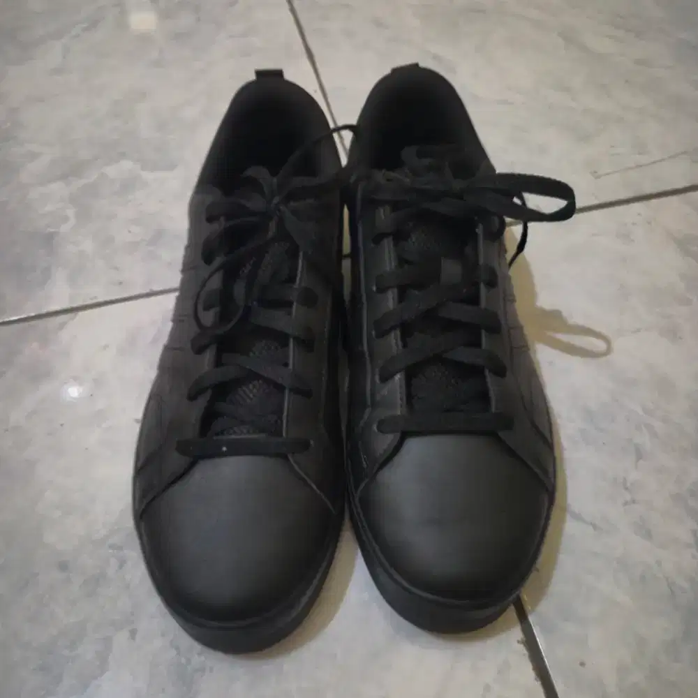 Dijual Sepatu Adidas size 43