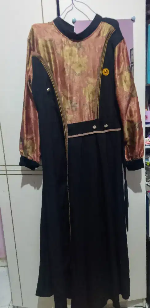 Jual baju bekas pakai dalam kondisi bagus