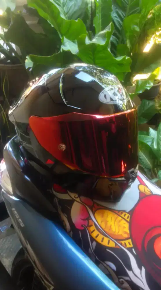 KYT r2r black glossy dan KYT ttr jet bastia