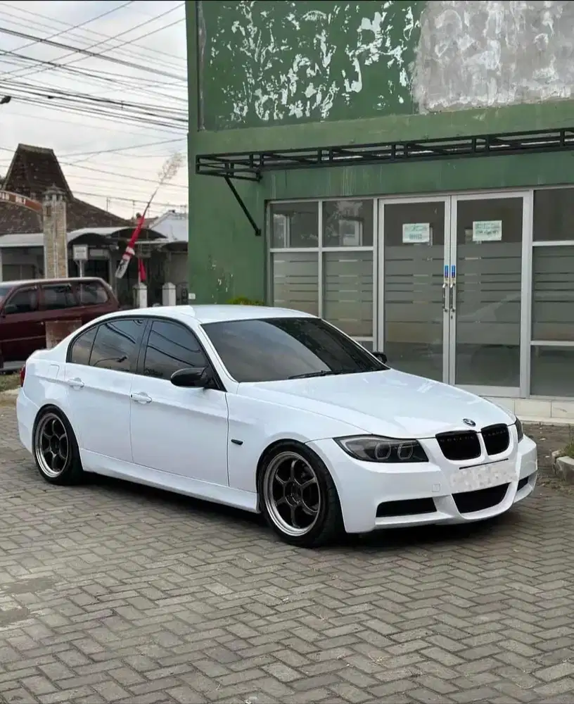 Dijual BMW E90 320i