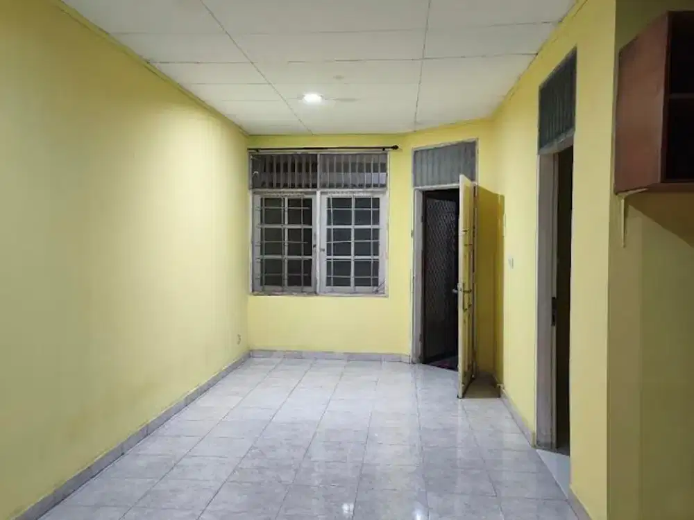 Disewakan rumah di Taman Semanan Indah, lokasi dekat stasiun dan ruko