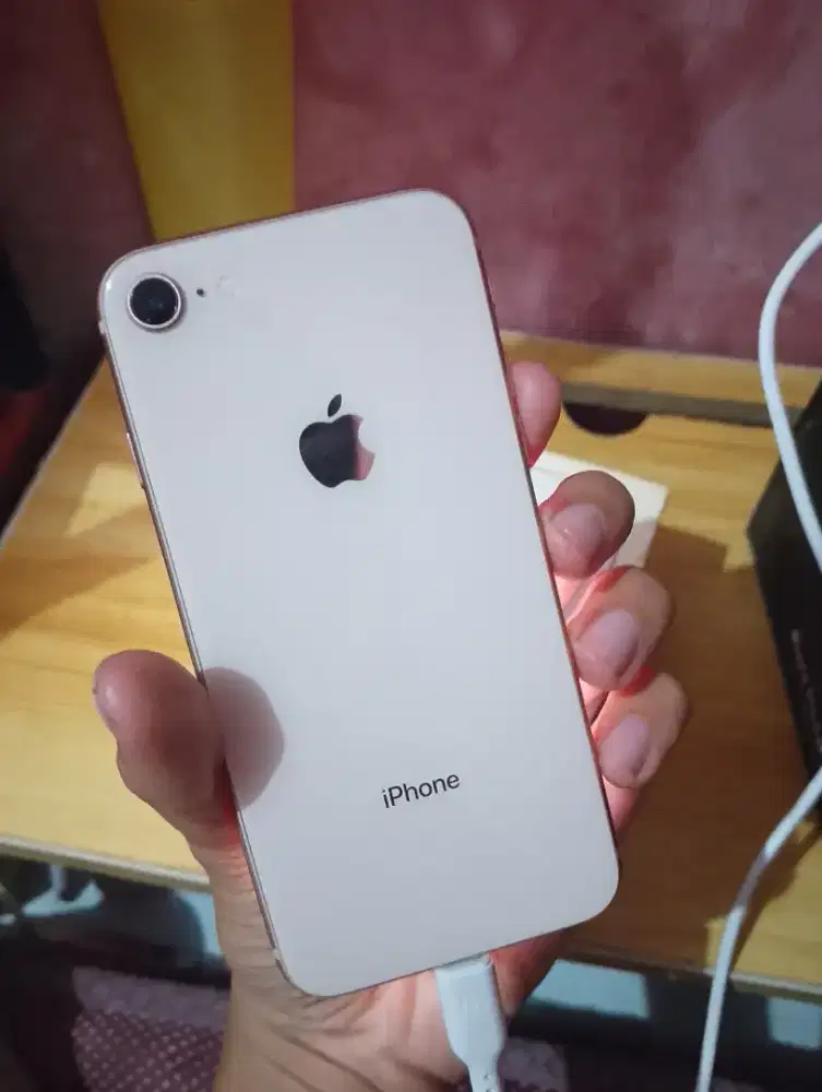 I phone 8 64gb mulus like new