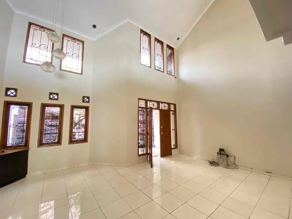 RUMAH CANTIK TERAWAT LUAS DAN MEWAH DI MEKARWANGI BANDUNG