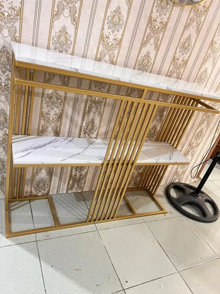 Meja konsol estetik(meja panjang gold)