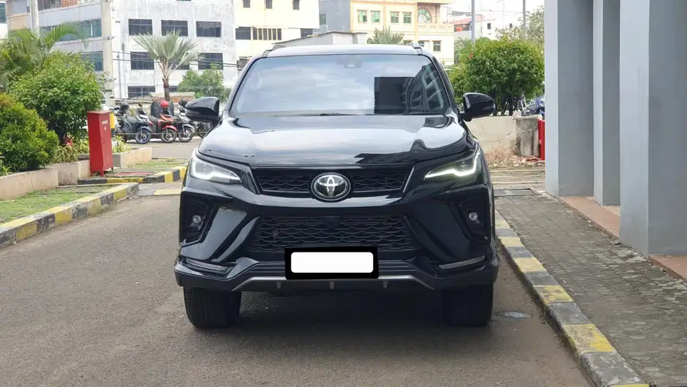 Km 2rb toyota fortuner legender vrz tss gr sport 2026 hitam diesel
