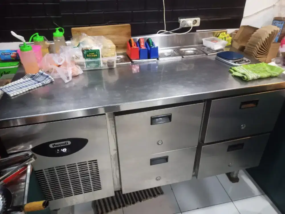 Chiller under counter Nayati, 4 Drawer + 6 Salad counter