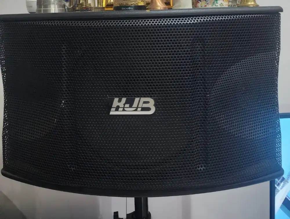 Speaker KJB. Dua buah