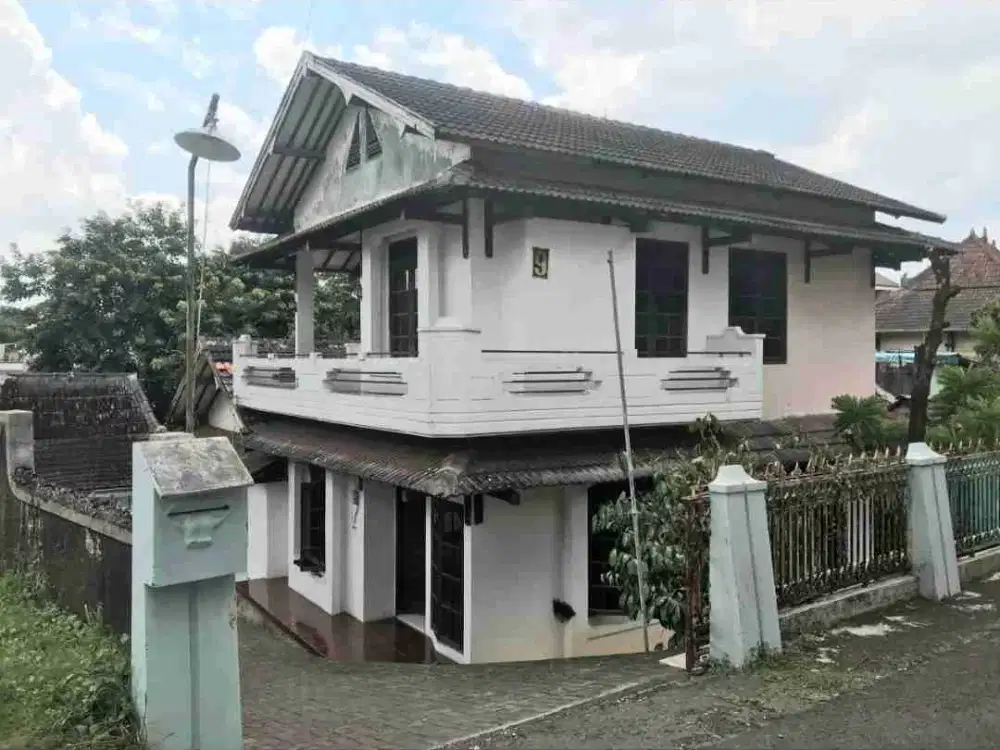 Dijual.Rumsh strategis Semeru ,candi semarang