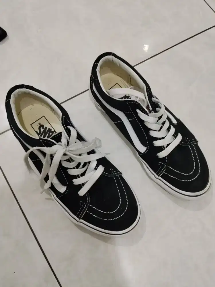 Sepatu vans wanita