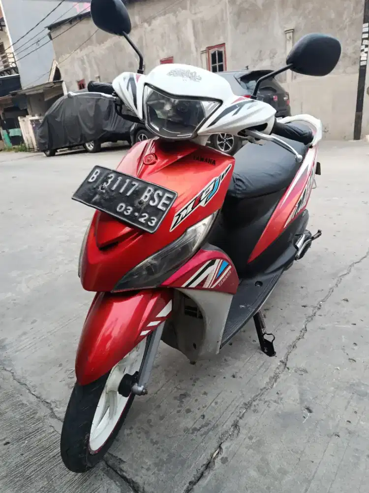 Mio j warna merah
