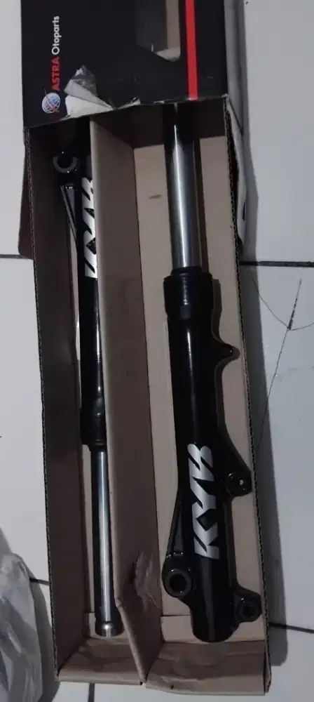 Shockbreaker depan KYB zetto baru keluarga Honda Butuh Uang