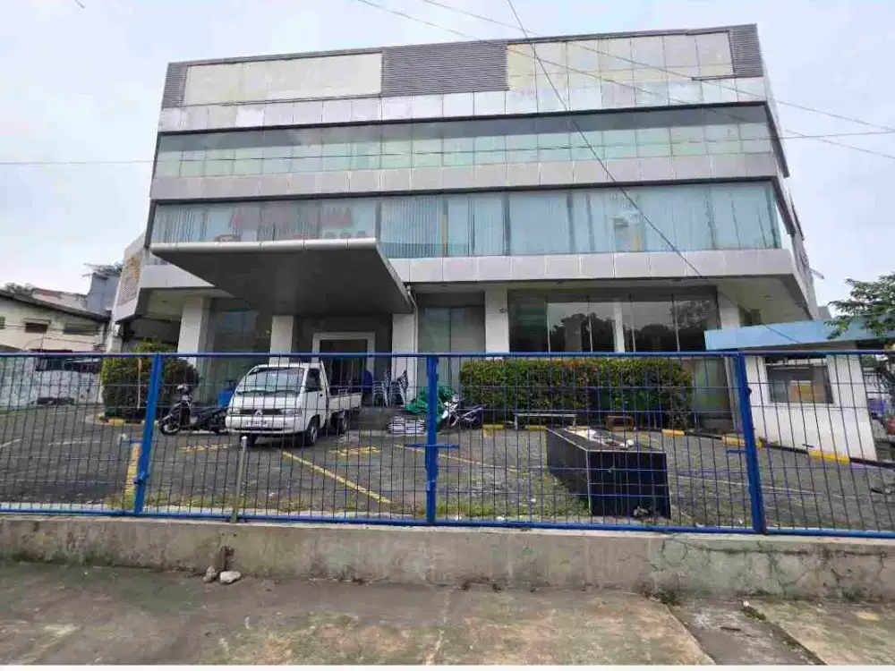 Bangunan ex showroom di Gunung sahari raya