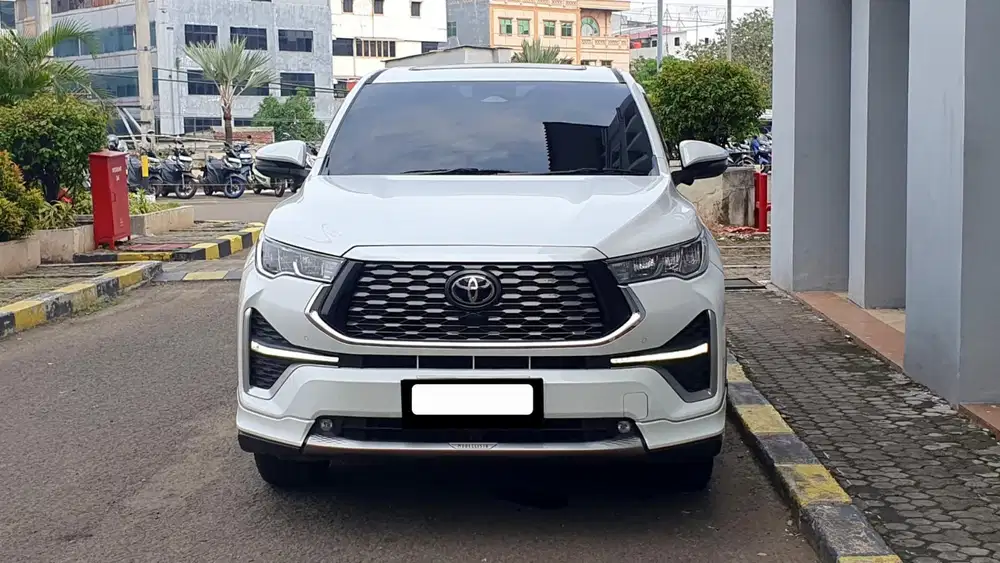 Toyota kijang innova zenix q hybrid modelista tss 2023 putih
