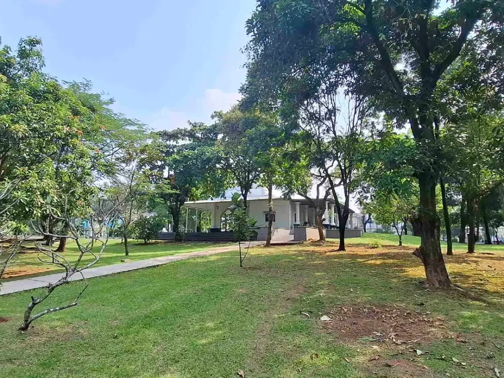 Rumah Murah 2 Lantai Posisi Depan Taman di Cluster Tengah, Dekat Mal!