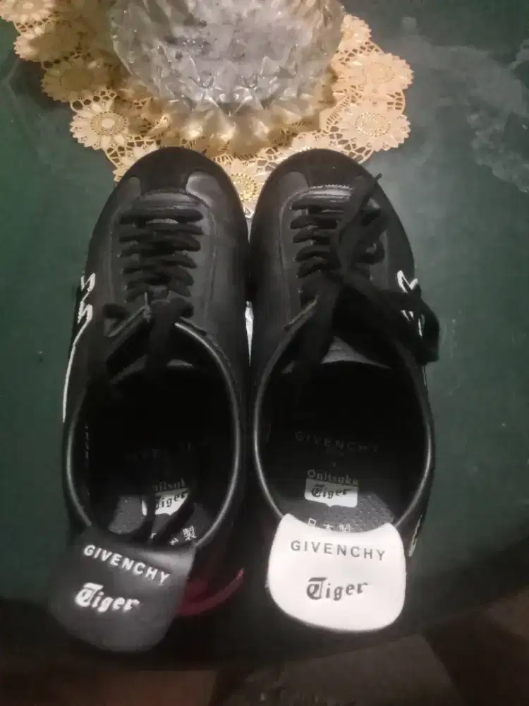 Sepatu Givenchy Onitsuka Tiger