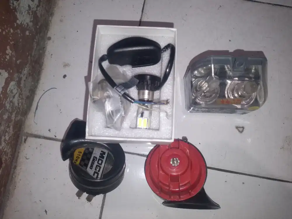 Dijual lampu LED dan klakson masih mulus