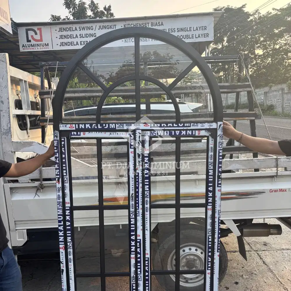 Jendela Lengkung Aluminium Hitam Kaca Bening Custom