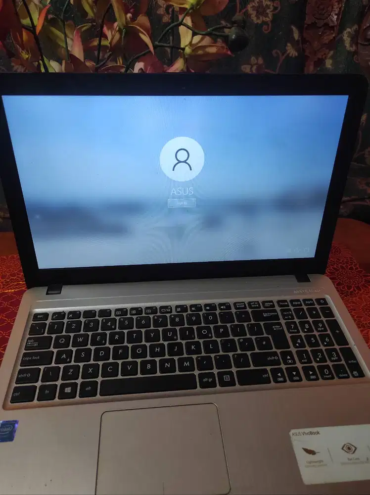 Laptop ASUS x540na secon kondisi baik