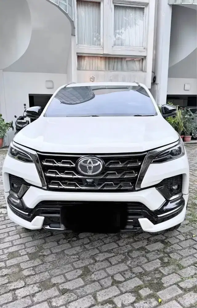 Fortuner GR sport 2,4 2021 AT diesel