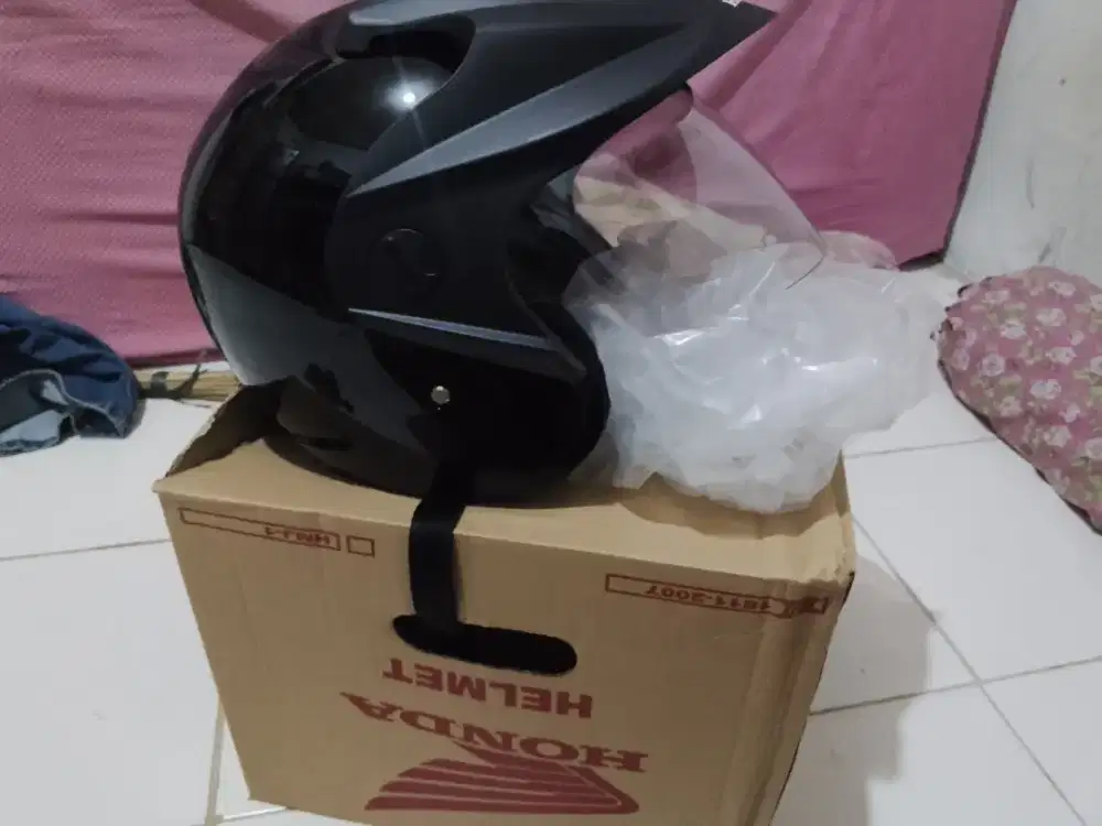 Helm ori honda masih baru