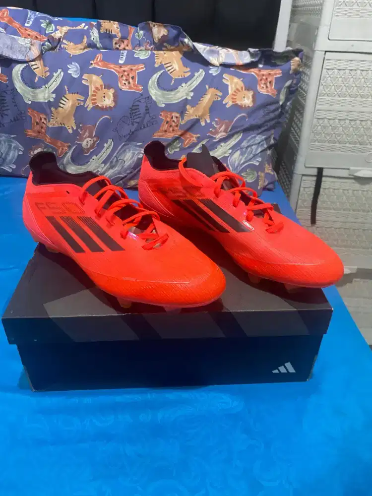 Dijual sepatu bola Adidas orange original