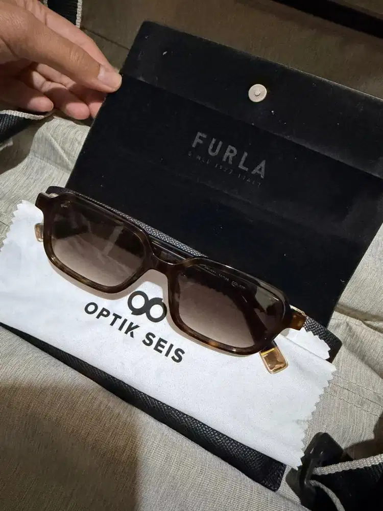 Sunglasses furla