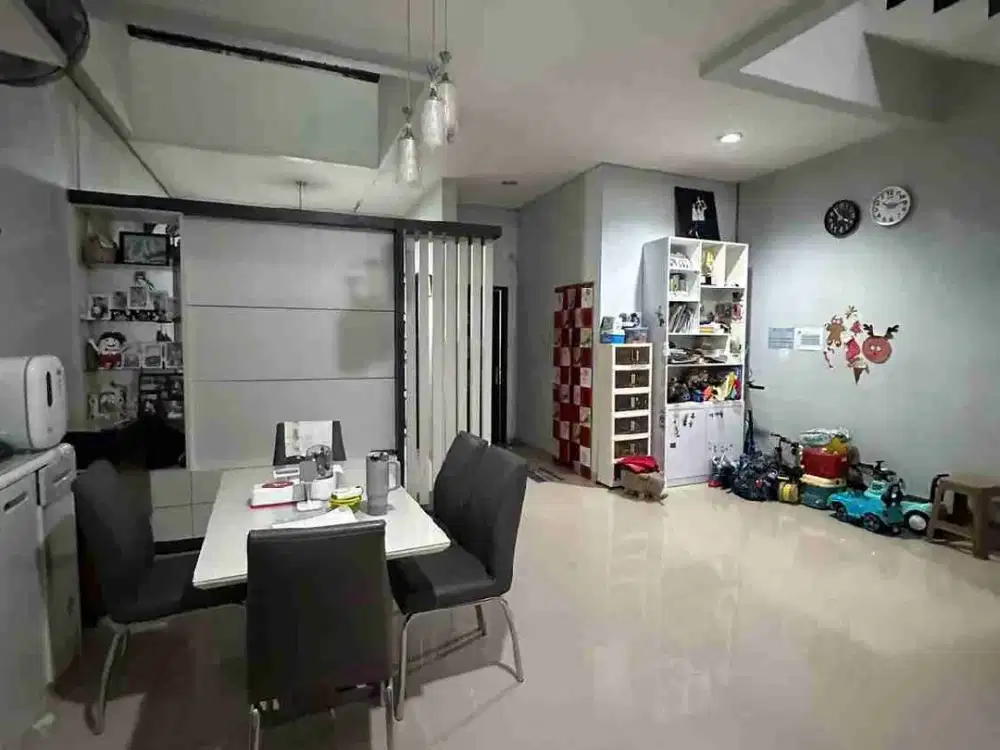 jual murah banget‼️
4 kamar 2 lantai lokasi strategis di 
Rawamangun