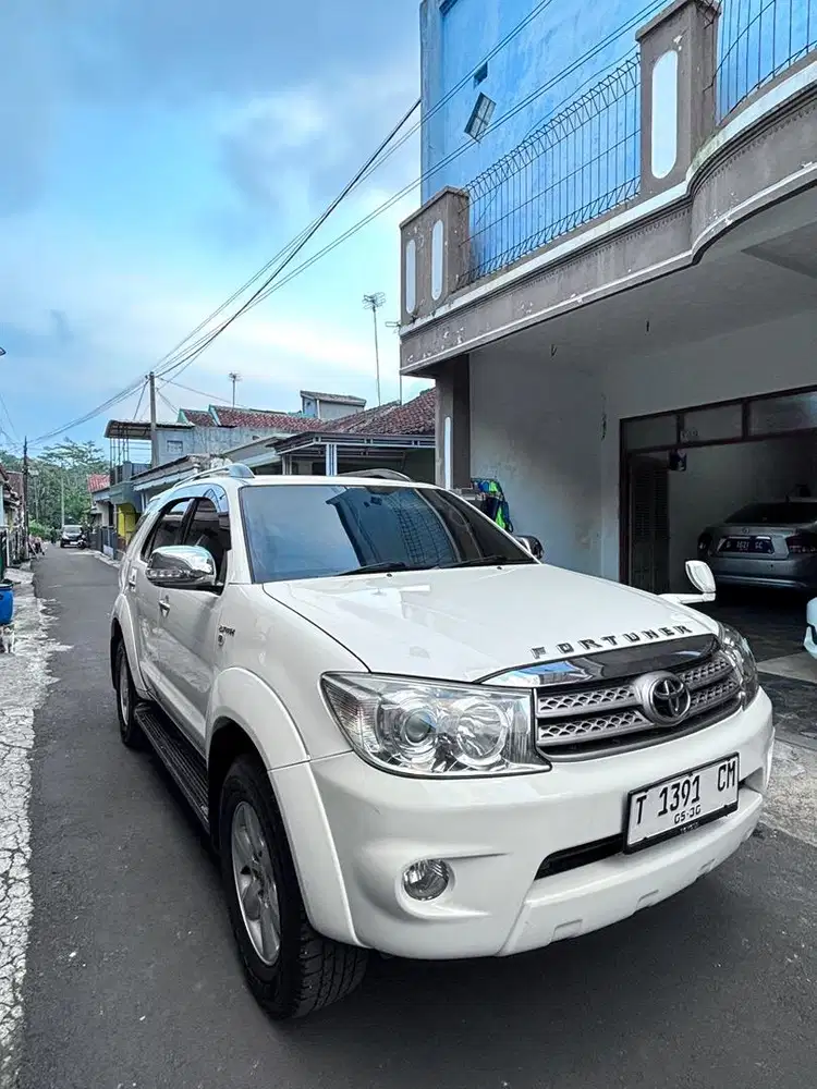 Toyota fortuner G AT 2009