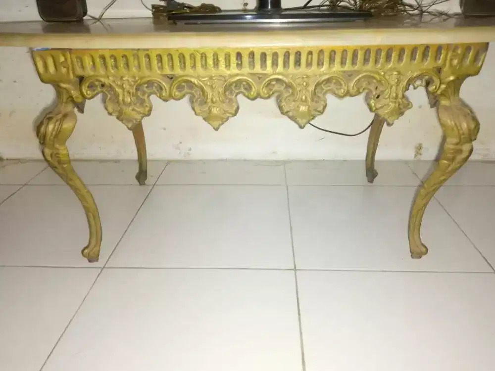 Meja marmer ukir antik