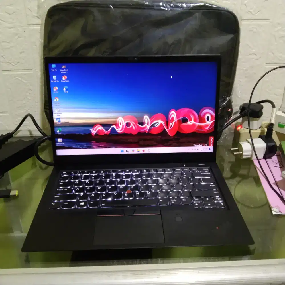 Lenovo thinkpad x1 carbon core i7 ram 8gb ssd 256gb layar fhd normal