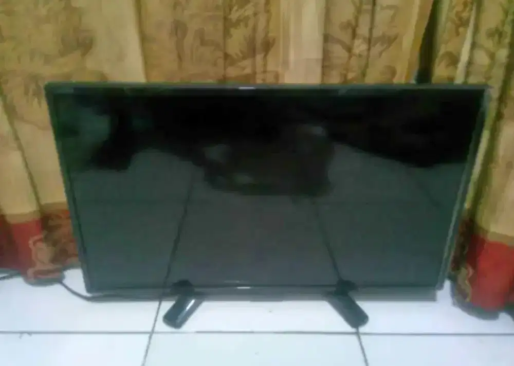Tv Sharp Aquos 24in mati led standby hijau