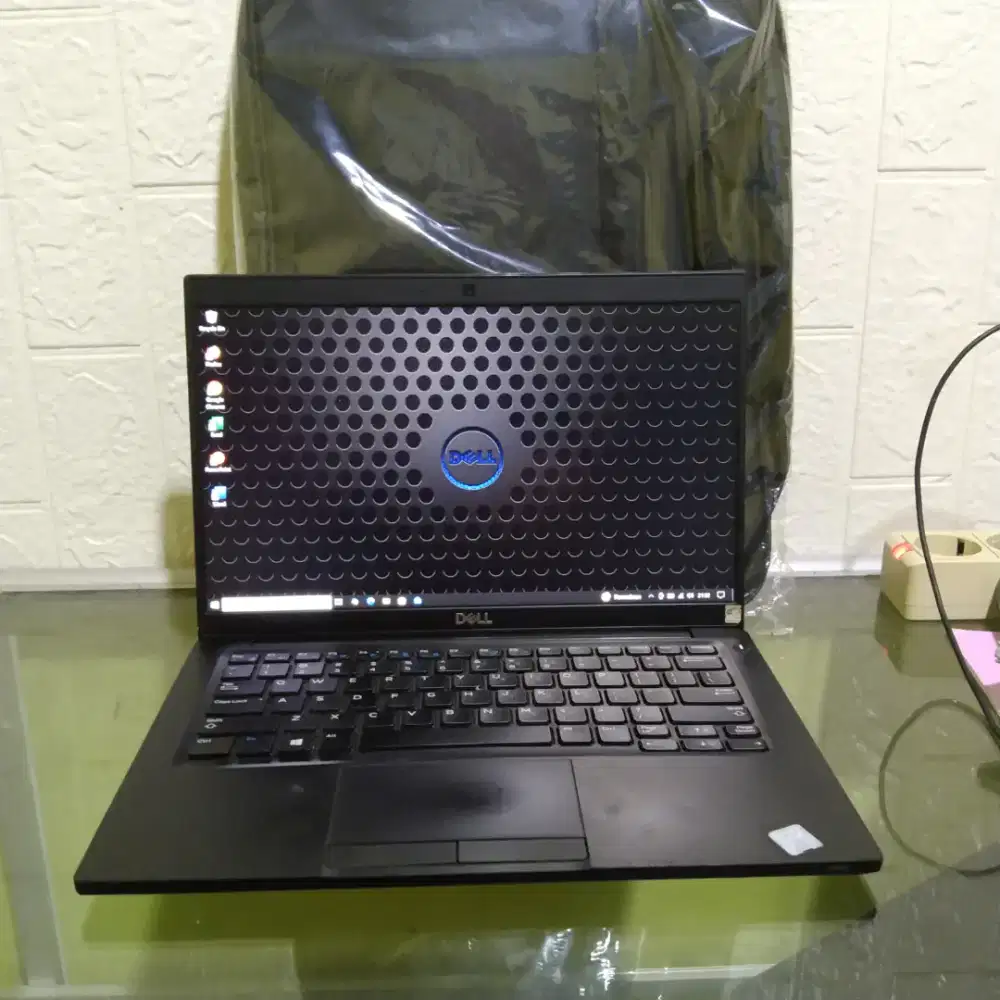 Dell latitude 7390 core i7 ram 8gb ssd nvme 256gb layar fhd normal