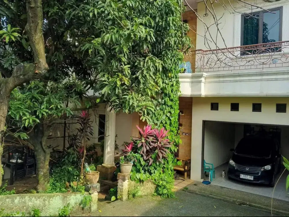 JK501.Rumah Bagus Jual RUGI Tanah Luas di Ciracas-Cibubur Jaktim
