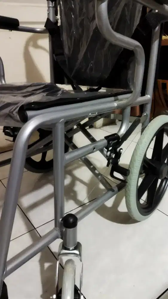 Kursi roda travel ban kecil