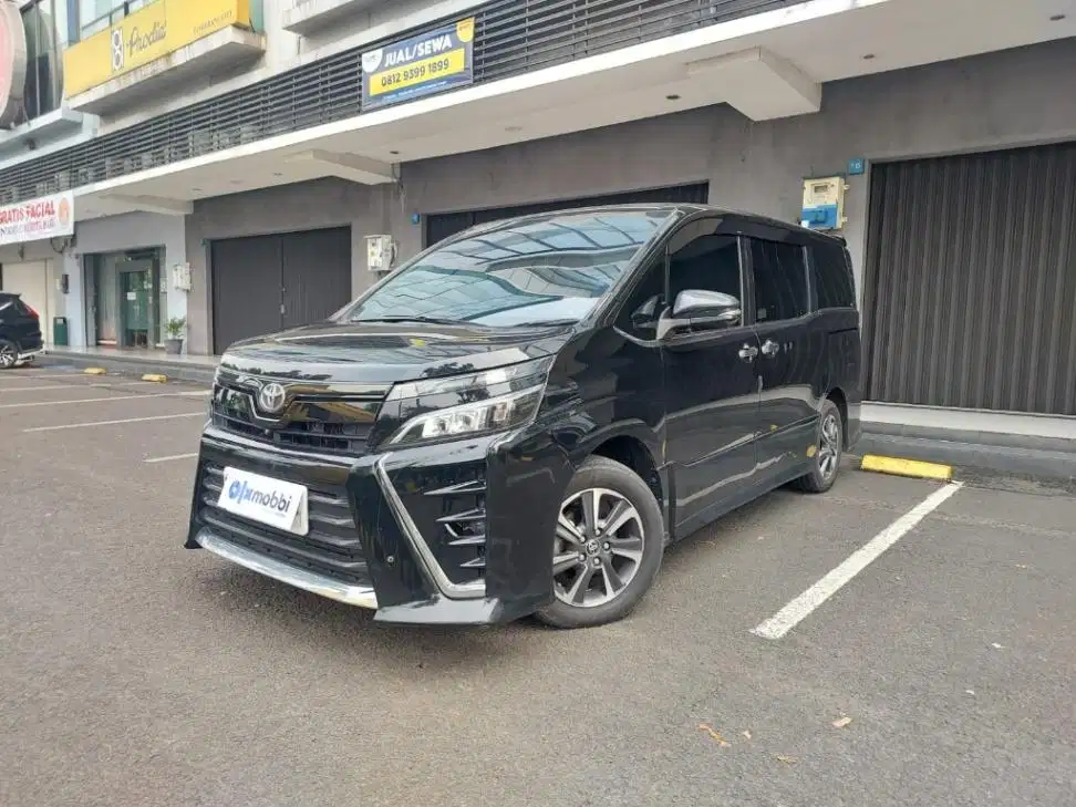 LOW DP Toyota Voxy 2.0 Bensin-AT 2021 VVI