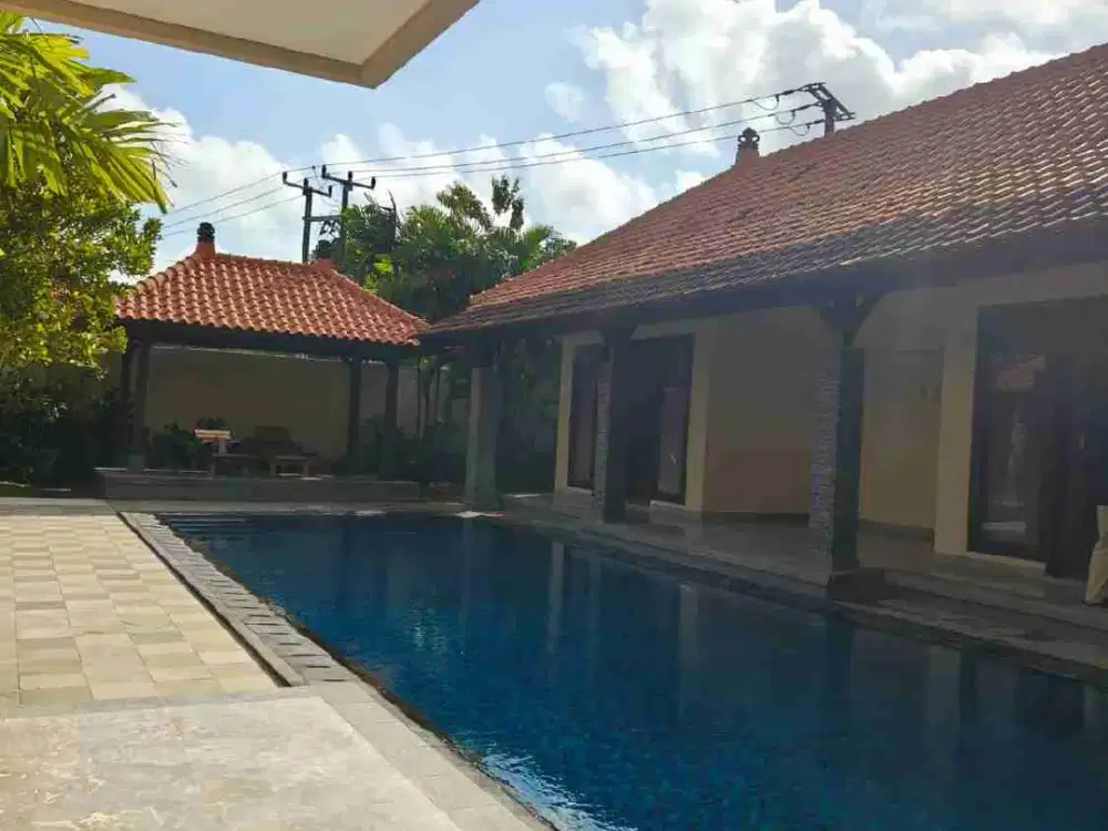 Dijual rumah semi villa 4 kamar di kawasan hotel bintang 5  nusa dua Bali