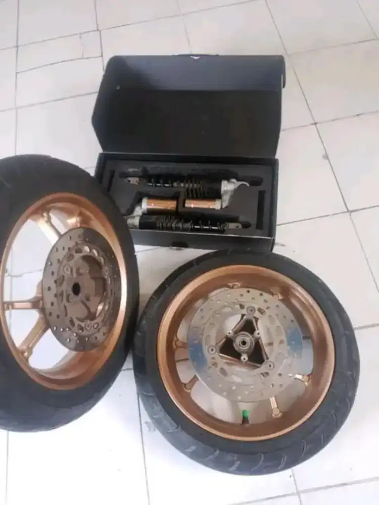 Velg Set Original NMAX New + Ban + shock breaker (Pasuruan)