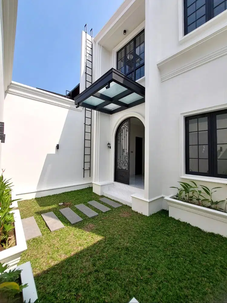 Rumah Desain Klasik dekat Masjid di Wedomartani