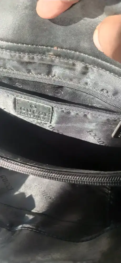 tas slempang merk GUCCI made in italia